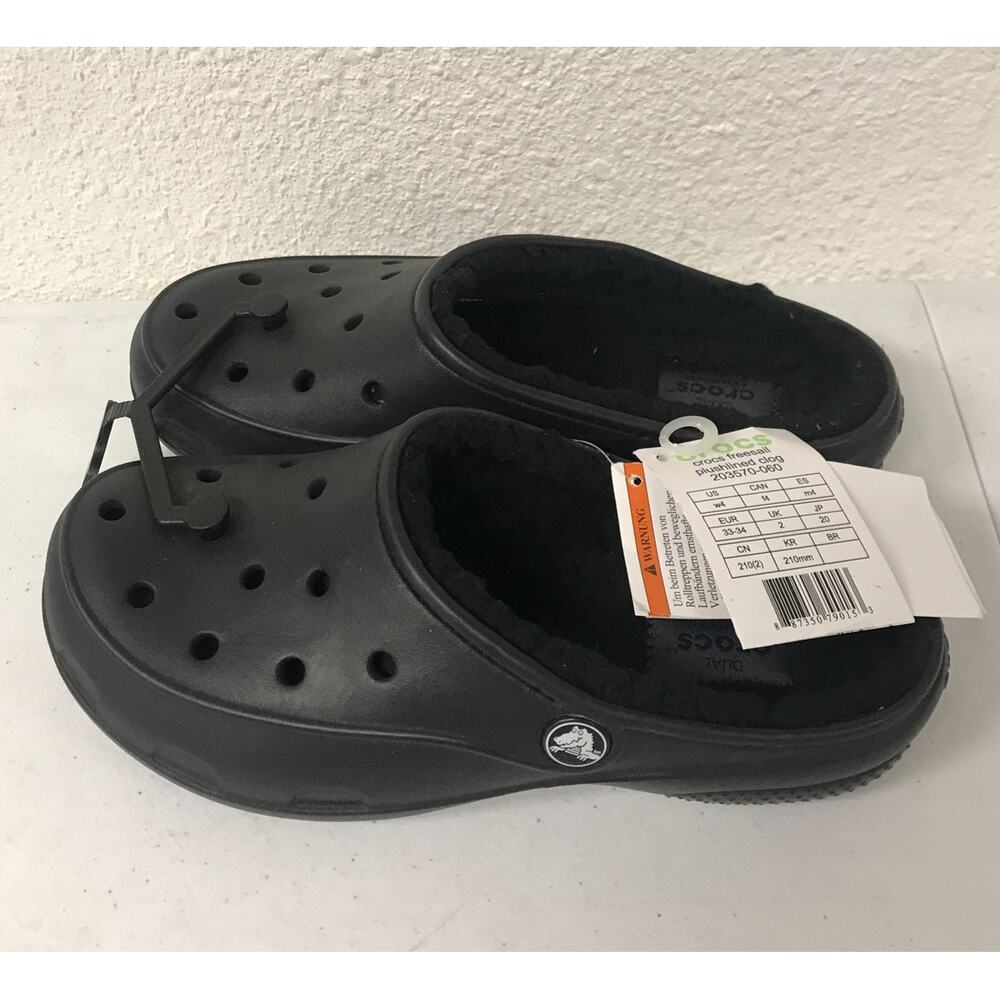 Crocs Women’s Freesail Plush Lined Clog Fuzzy Slippers, Size 4, Black - Picture 3 of 7
